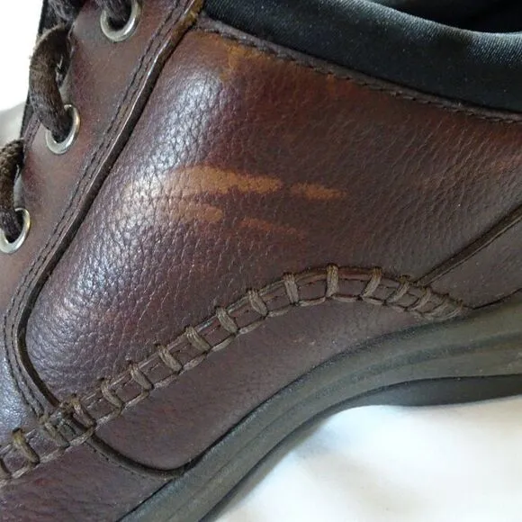 Clarks Men Brown Shoes Size 9W.