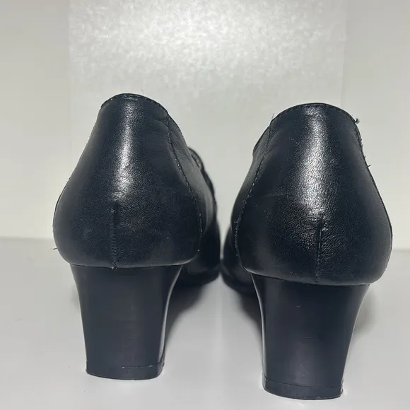 Classic Black Women's 38 spring step leather heeled loafers comfortable classy