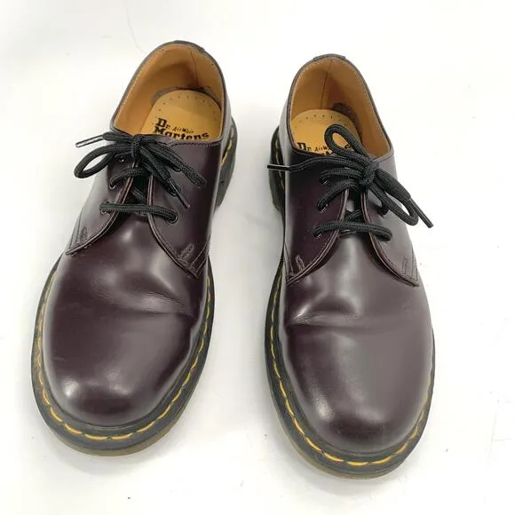 Classic Dr. Martens Leather Shoes - Stylish Comfort in Burgundy 8 womens 7 mens