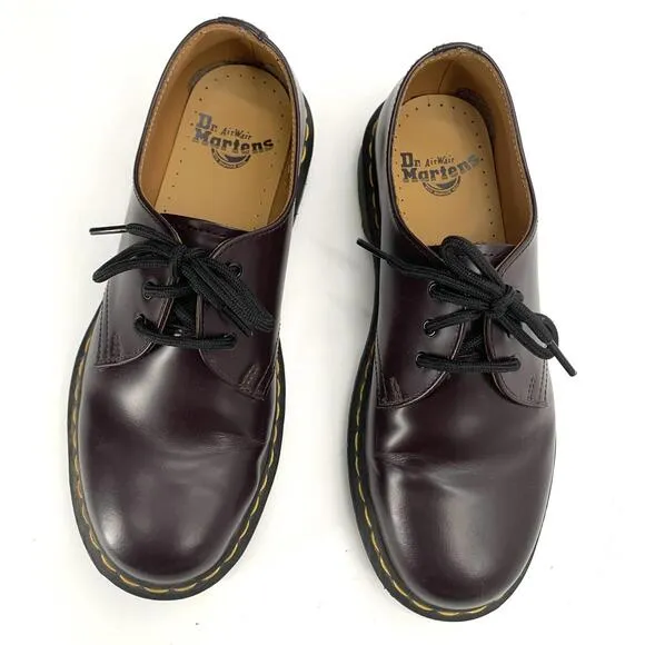 Classic Dr. Martens Leather Shoes - Stylish Comfort in Burgundy 8 womens 7 mens