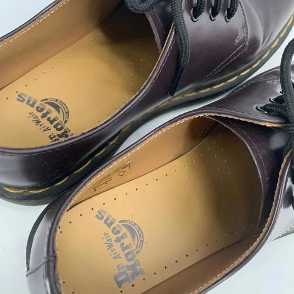 Classic Dr. Martens Leather Shoes - Stylish Comfort in Burgundy 8 womens 7 mens