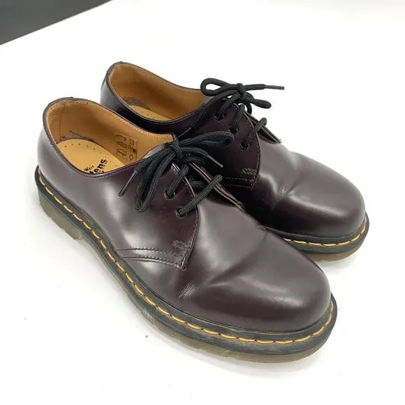 Classic Dr. Martens Leather Shoes - Stylish Comfort in Burgundy 8 womens 7 mens