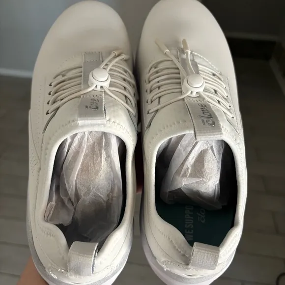Clove Classic Brilliant White Slip Resistant Comfort Sneakers