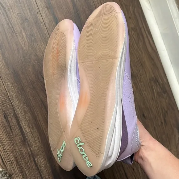 Clove Classic Comfort Nurse Sneakers Lavender Purple Size 9.5