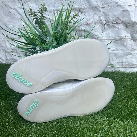 CLOVE NURSE brand  New SHOES SIZE women  7.5 White New