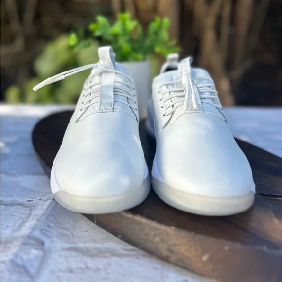 CLOVE NURSE brand  New SHOES SIZE women  7.5 White New