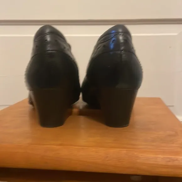 Cobb‎ Hill leather heeled loafers size 10 nearly perfect condition