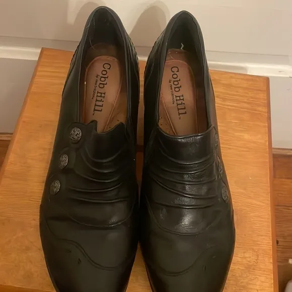 Cobb‎ Hill leather heeled loafers size 10 nearly perfect condition