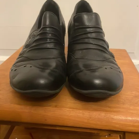 Cobb‎ Hill leather heeled loafers size 10 nearly perfect condition