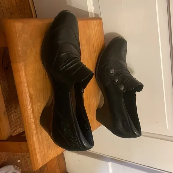 Cobb‎ Hill leather heeled loafers size 10 nearly perfect condition