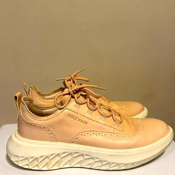 Cole Haan Zero Grand WingTip Shoes sz 9.5M Pink / Cream Business Comfort Shoe
