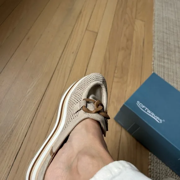 Comfort and style…Softwaves Mule👟