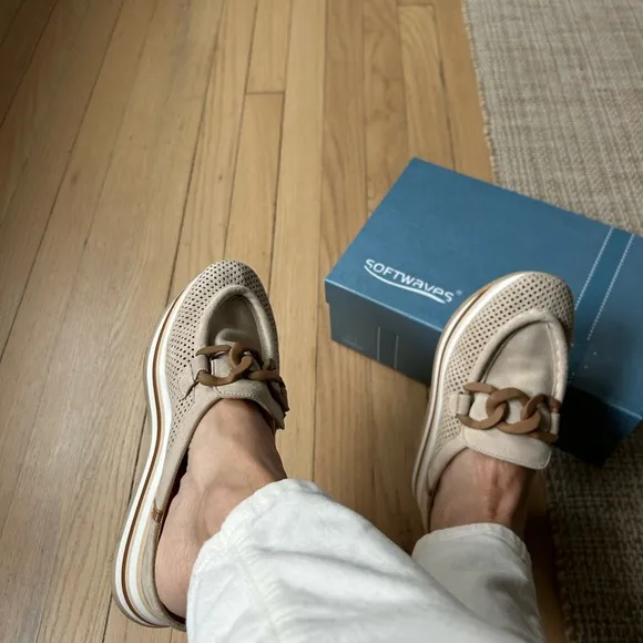 Comfort and style…Softwaves Mule👟