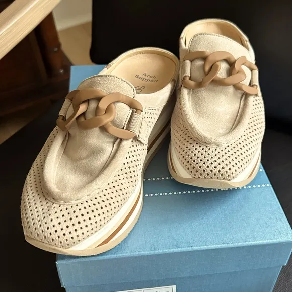 Comfort and style…Softwaves Mule👟