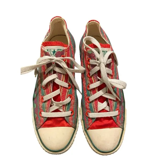 Converse Christmas Shoes Chuck Taylor All Stars Sz 6 women Red/Green