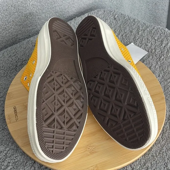 Converse Chuck Taylor yellow low top shoe strings suede front size 11.5 shoes