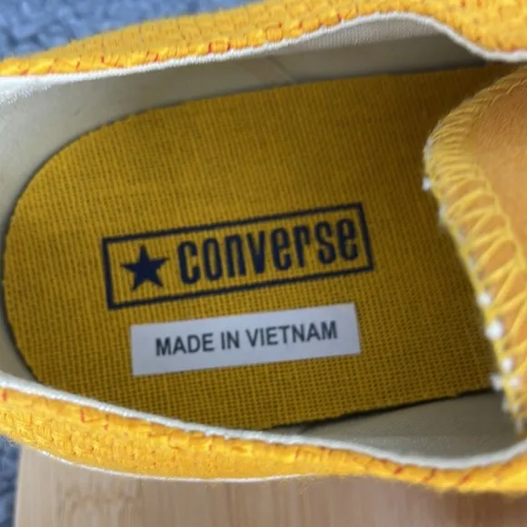 Converse Chuck Taylor yellow low top shoe strings suede front size 11.5 shoes