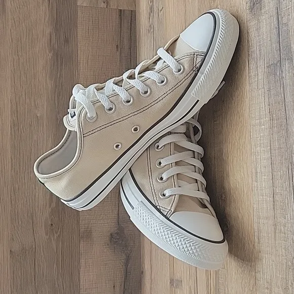 Converse shoes women Brand new in the box.