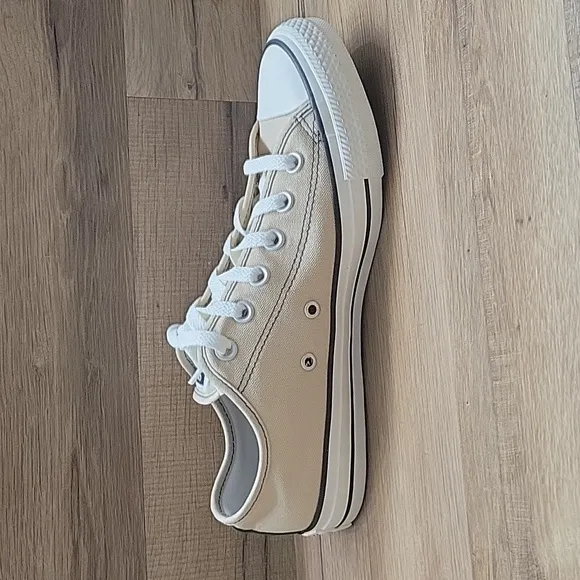 Converse shoes women Brand new in the box.