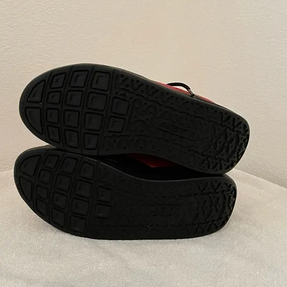 COPY - MBT FLAME RARE RED/BLACK PHYSIOLOGICAL ROCKER SHOES SIZE 10 WORN ONCE