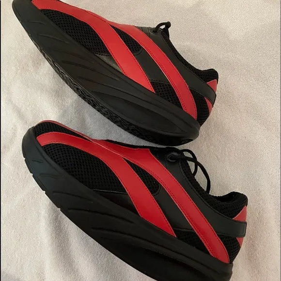 COPY - MBT FLAME RARE RED/BLACK PHYSIOLOGICAL ROCKER SHOES SIZE 10 WORN ONCE
