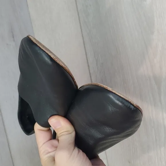 CUERO &amp; MOR Womens Luxury Soft Calfskin Leather Slip on Flats shoes sz 37 US 6
