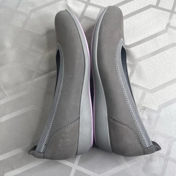 Dansko Kristen Slip on Comfort Shoes in Taupe Size 38 or 7.5-8 US
