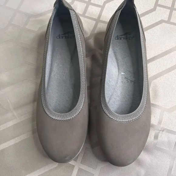 Dansko Kristen Slip on Comfort Shoes in Taupe Size 38 or 7.5-8 US