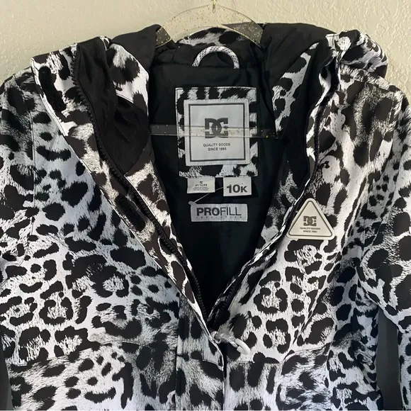 DC Shoes Cruiser Functional Snow Jacket for Women in snow leopard