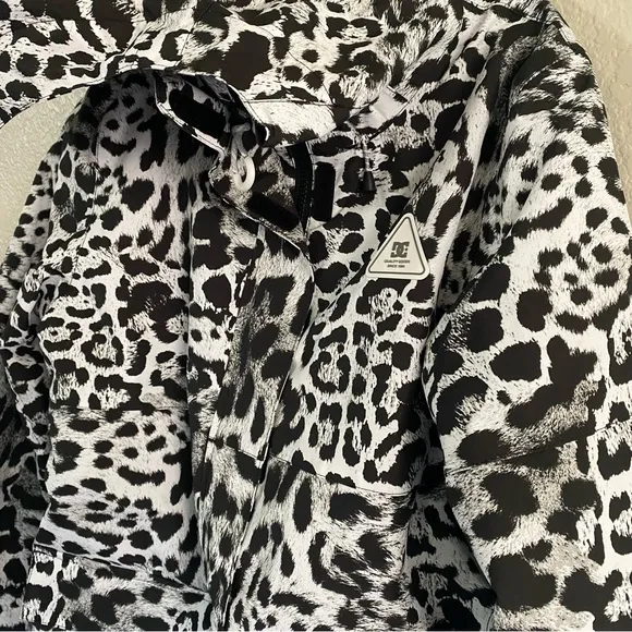 DC Shoes Cruiser Functional Snow Jacket for Women in snow leopard