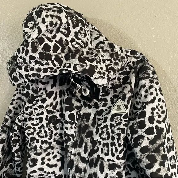 DC Shoes Cruiser Functional Snow Jacket for Women in snow leopard