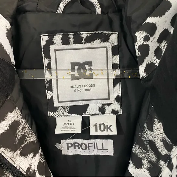 DC Shoes Cruiser Functional Snow Jacket for Women in snow leopard