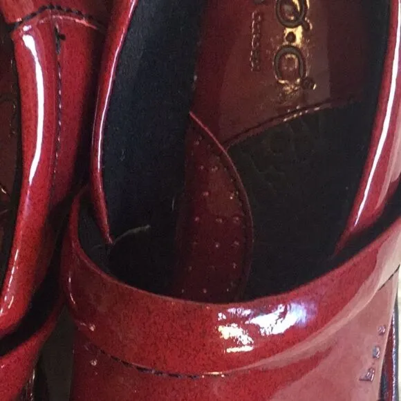 Deep red clog type shoes in size 6 NWOT