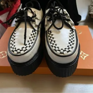 DEMONIA Creeper PUNK Goth Shoes COFFIN WHITE BLACK TRIM