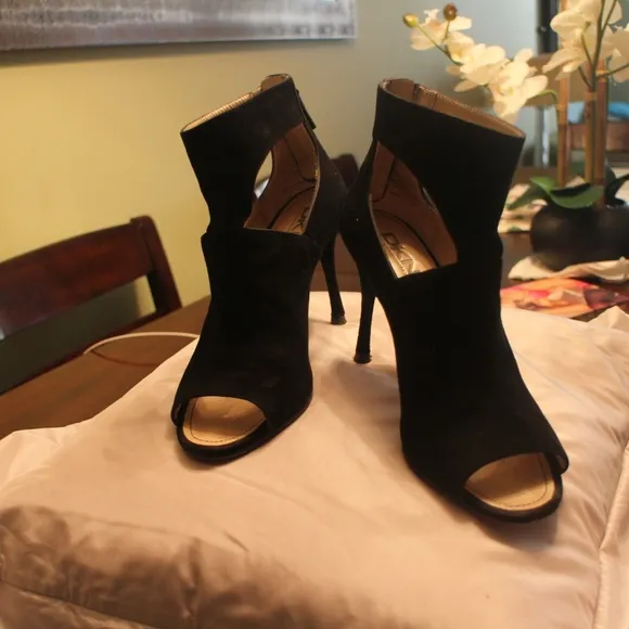 DKNY Black suede Open Toe Shoes High Heel -
