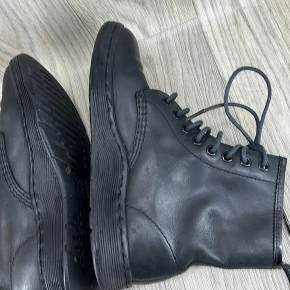 Doc Martins airwair soft soles style Newton