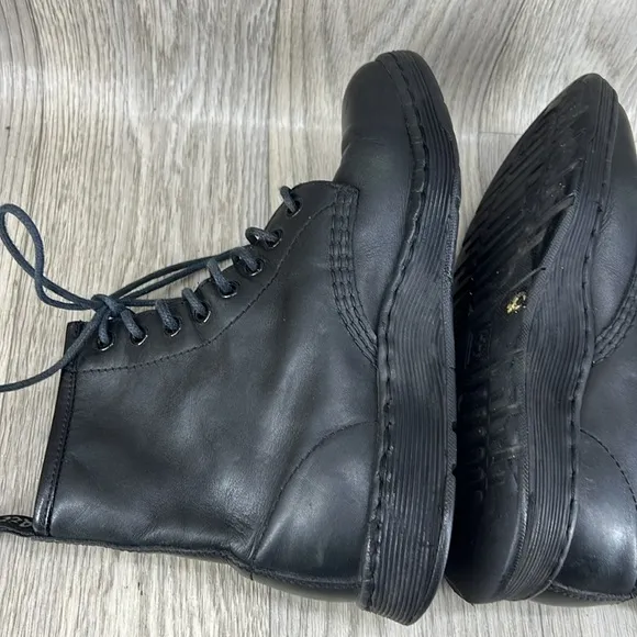 Doc Martins airwair soft soles style Newton