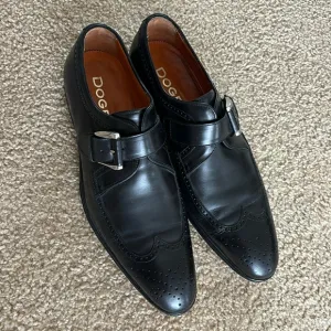 Dogen black leather wingtipped oxford shoes 9.5