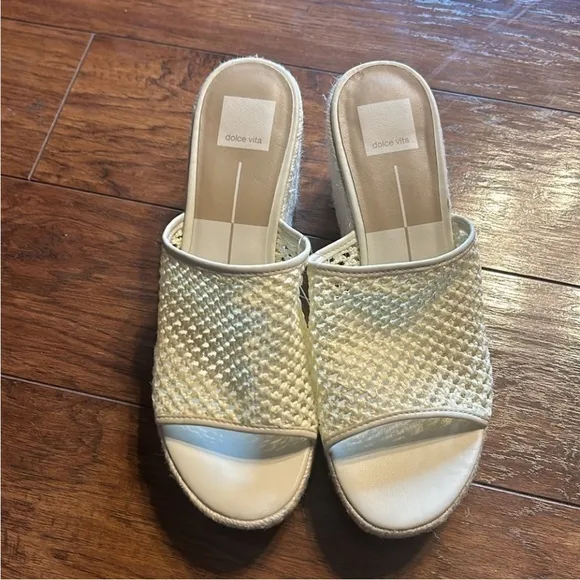 Dolce Vita Ladin platform heels NWT