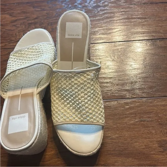 Dolce Vita Ladin platform heels NWT
