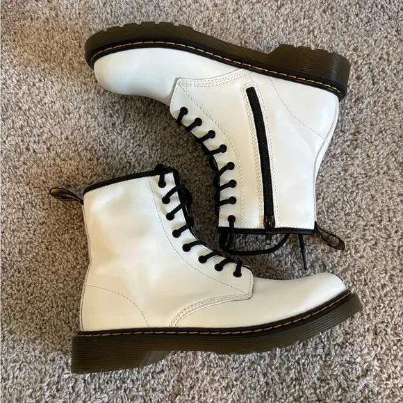 DR. MARTENS 1460 WOMEN'S PATENT LEATHER LACE UP BOOTS size 5 NWOT