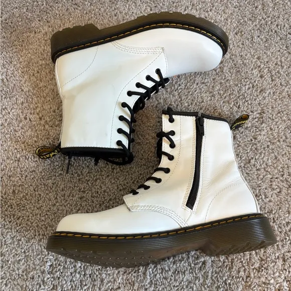 DR. MARTENS 1460 WOMEN'S PATENT LEATHER LACE UP BOOTS size 5 NWOT