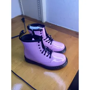 Dr. Martens Girls Casual Shoes Size 10