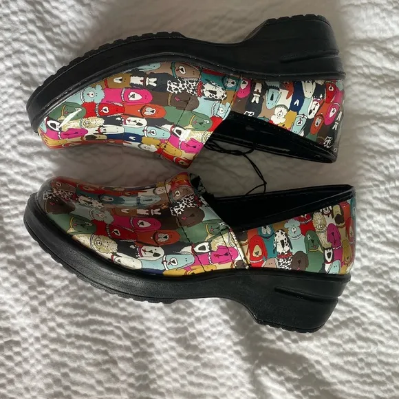 EASY STREETslip resistant/non marking sole!CUTE4 all,helpful when on ur ft a lot