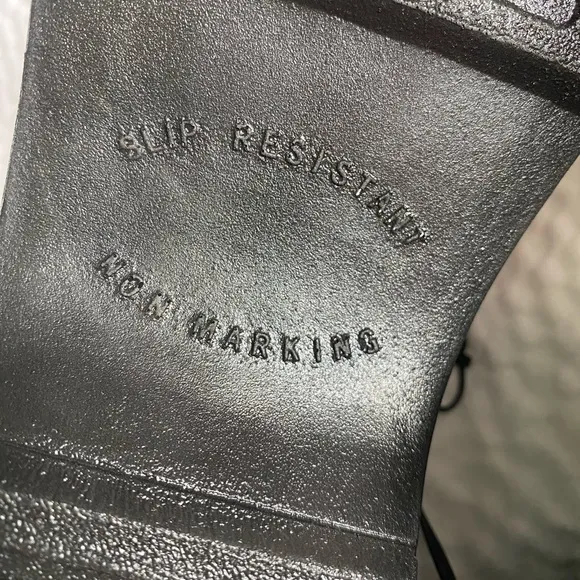 EASY STREETslip resistant/non marking sole!CUTE4 all,helpful when on ur ft a lot