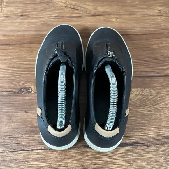 Ecco Soft 7 Center Zip Slip-On Black Leather Sneakers Women’s Size 7 (38) Shoes