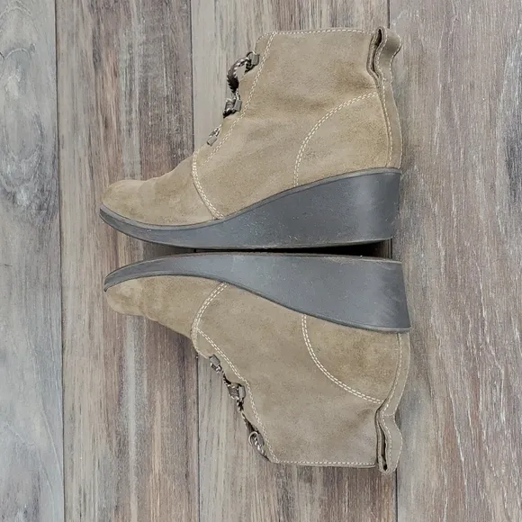 Eddie Bauer Women Suede Wedge Booties Shoes sz 8.5