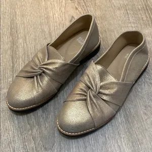 EILEEN FISHER • SZ. 7.5 women