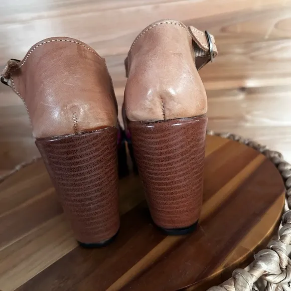 Embroidered Floral Women's Shoes from Mexico, 100% leather handmade size 4