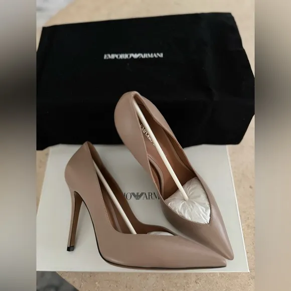 Emporio Armani. Size 37. Color blush.